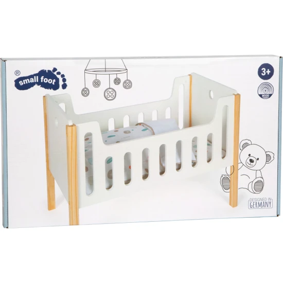 Fa fehér ágy lepedős babák számára.