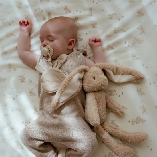 Little Dutch Cumitartó plüss nyuszi Baby Bunny Little Dutch Cumitartó plüss nyuszi Baby Bunny