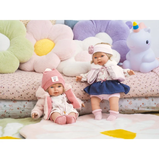 Llorens Baba Hangokkal és Puha Testtel Carla farmerszoknyás szettben 42 cm Llorens Baba Hangokkal és Puha Testtel Carla farmerszoknyás szettben 42 cm