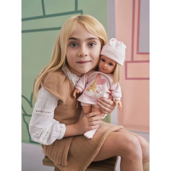 Llorens Baba Puha Testtel Elena Mon Amour mintás ruhában 35 cm Llorens Baba Puha Testtel Elena Mon Amour mintás ruhában 35 cm