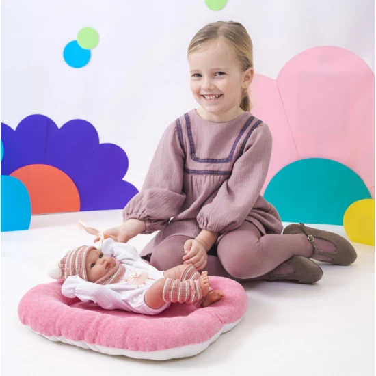 Llorens Baba Teljesen Vinilből kislány csíkos bojtos sapkával 35 cm