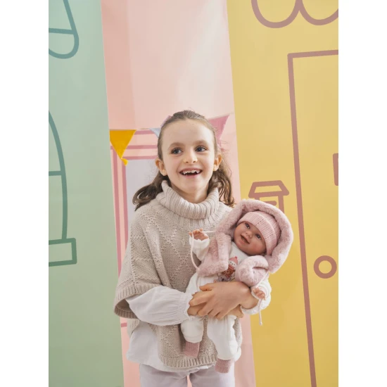 Llorens Baba Hangokkal és Puha Testtel szőrös kapucnis mellényben 38 cm