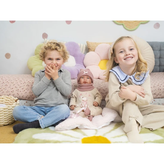Llorens Baba Hangokkal és Puha Testtel macskafüles sapkával 44 cm Llorens Baba Hangokkal és Puha Testtel macskafüles sapkával 44 cm