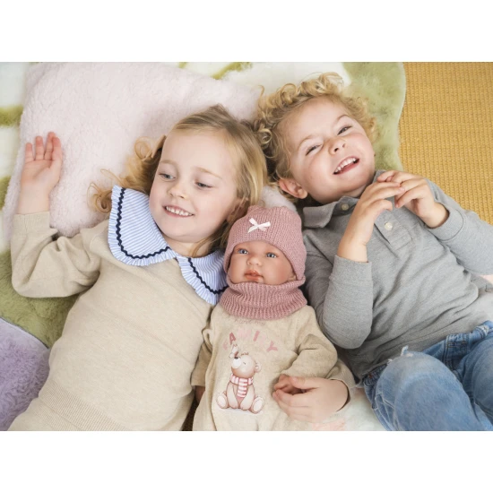 Llorens Baba Hangokkal és Puha Testtel macskafüles sapkával 44 cm Llorens Baba Hangokkal és Puha Testtel macskafüles sapkával 44 cm