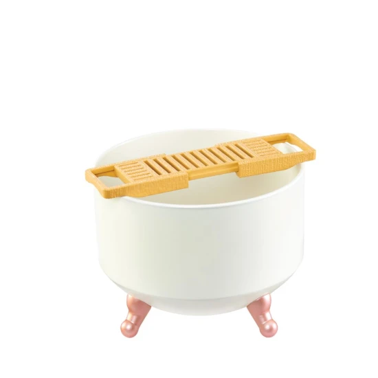 MGA’s Miniverse Make It Mini Spa – mini kozmetikai eszközök, fürdőgolyók, peelingek és szappanok élethű részletekkel