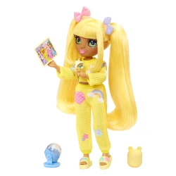 Rainbow High Junior Fashion Doll Sunny Madison pizsamában