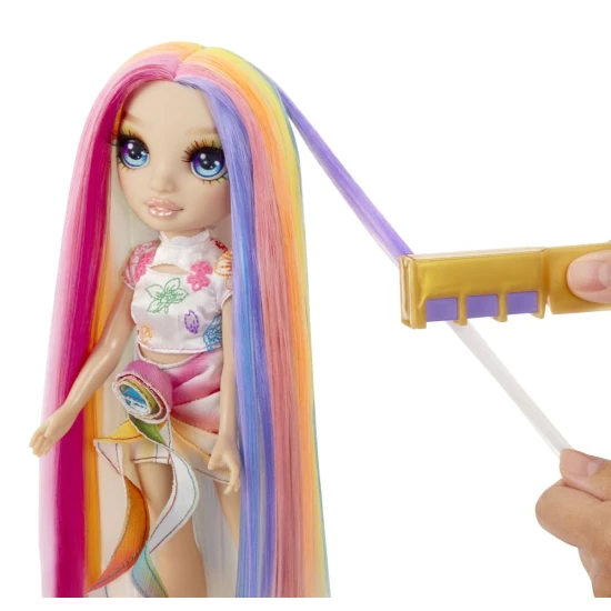 Rainbow High Amaya baba színes hajkrétákkal Rainbow High Amaya baba hosszú, színes hajjal és hajkrétás fésűkkel