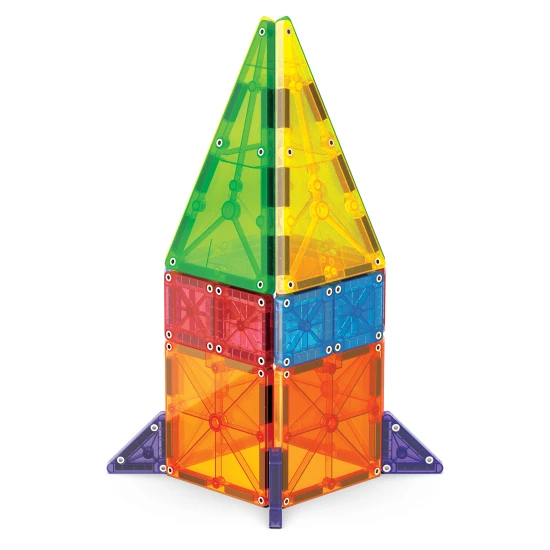 A MAGNA-TILES készlet nagy és kis darabokat kombinál.
