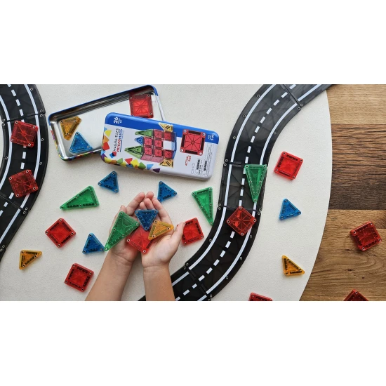 MAGNA-TILES mágneses készlet utazáshoz.