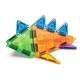 A MAGNA-TILES készlet nagy és kis darabokat kombinál.