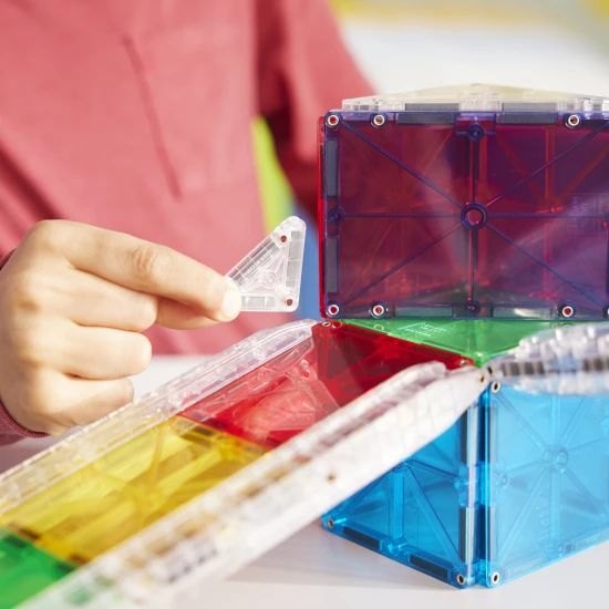 Mágneses építőkészlet MAGNA-TILES Rail Racers - 33 részes labdapálya sínekkel gyerekeknek