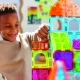 Mágneses építőkészlet MAGNA-TILES City Center - 110 rész utakkal, lépcsőkkel, autókkal és városi elemekkel