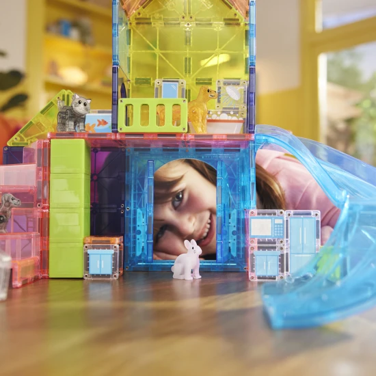 Mágneses építőkészlet MAGNA-TILES Pet Playhouse - gyerekház állatoknak csúszdával, figurákkal és kiegészítőkkel