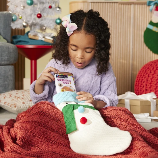 MAGNA-TILES microMAGS Gingerbread House Travel Set mágneses építőkészlet 24 db MAGNA-TILES microMAGS Gingerbread House Travel Set – 24 darabos mágneses építőkészlet 3 éves kortól