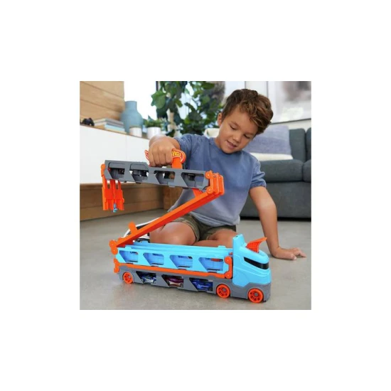 Hot Wheels® Monstertruck versenypályával és 1:64-es méretarányú Hot Wheels® autókkal.