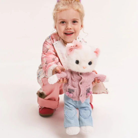 Lucky Kitty Plüss macska Sophie – Knitted Cherries Lucky Kitty Plüss macska Sophie – Knitted Cherries