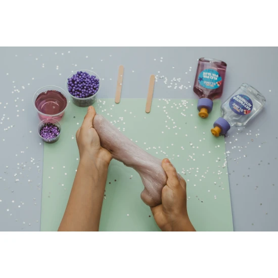 DIY Slime Kit a Glow in the dark iszap készítéséhez gyermekek számára. Készítse el saját iszapját.