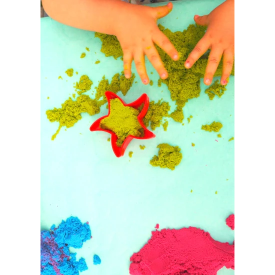 Dinamikus homok A vödörbe helyezett strand 5 színű homokot tartalmaz.