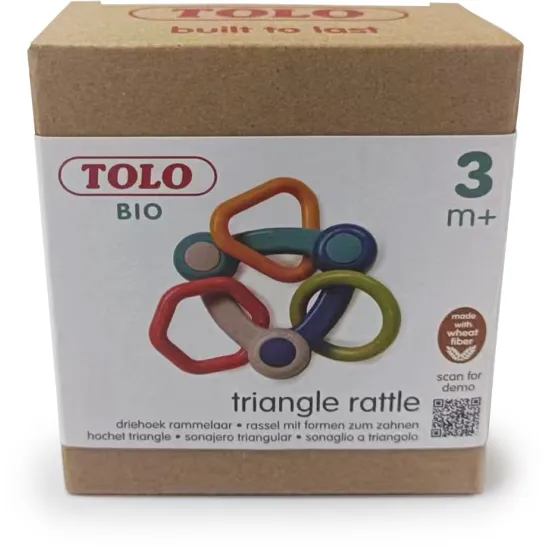 Színes, háromszög alakú csörgő három különböző formájú medállal.