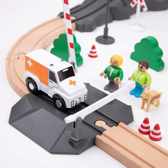 Gyermek fa XXL vonatpálya tűzoltóautó témával és egy személyvonattal