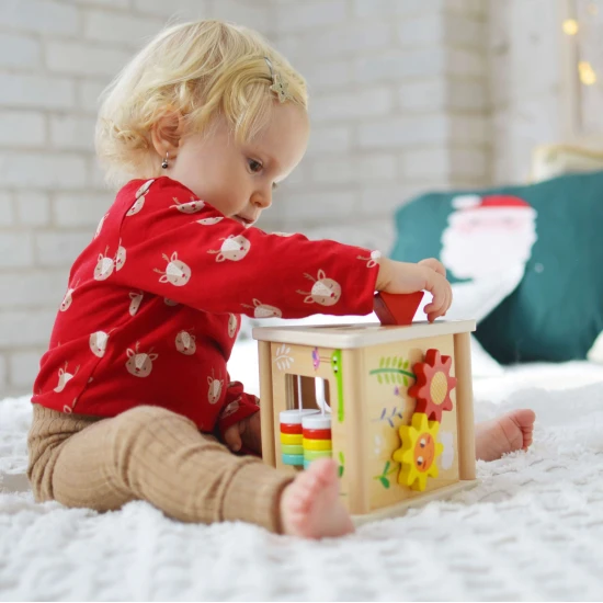 Fából készült tevékenységi háromszög