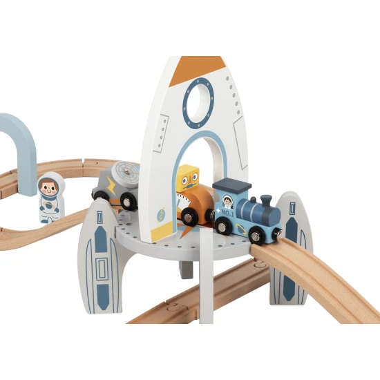 Űrvonat pálya űrhajósokkal, egy UFO-val és egy űrrakétával.