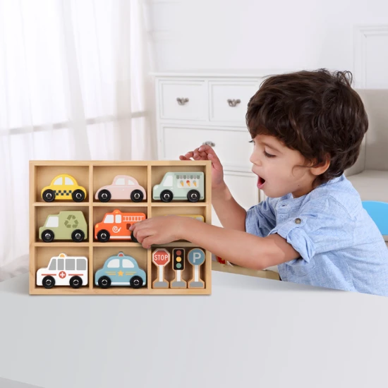 Fa játékautók készlet