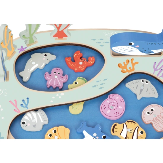 Fa játék Halfogás és egyensúlyozó játék 2 az 1-ben a Tooky Toy-tól színes halakkal a motoros készségek gyakorlására.