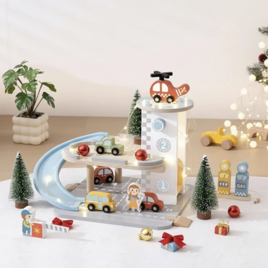 Tooky Toy fa garázs autókkal – többszintes fa garázs rámpával, helikopterrel és kiegészítőkkel