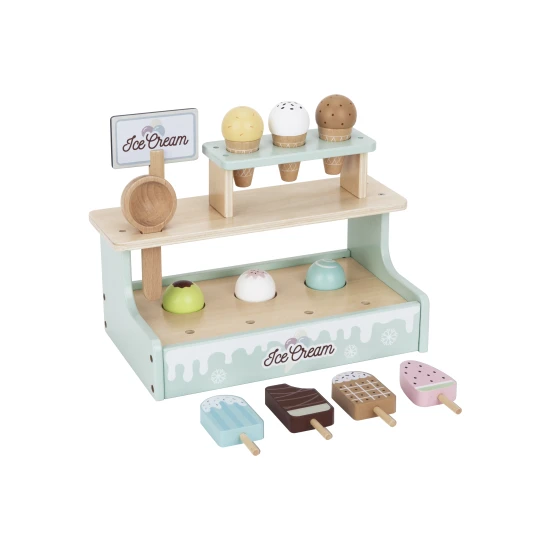 Fagylalttartó fagylalttal és fagylaltkanalakkal gyerekeknek