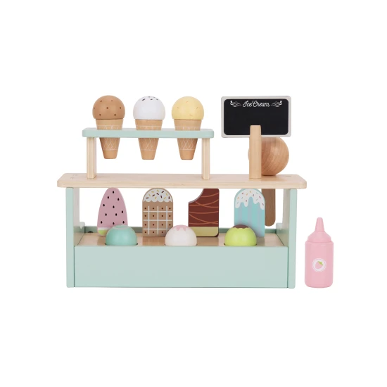 Fagylalttartó fagylalttal és fagylaltkanalakkal gyerekeknek