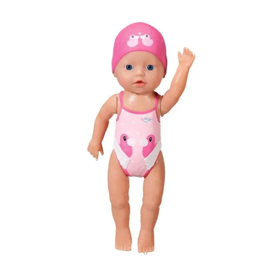 BABY born Swimmer kúszva és pillangón úszik a fürdőben vidám fürdőruhával és sapkával, készen áll a vízi kalandra.