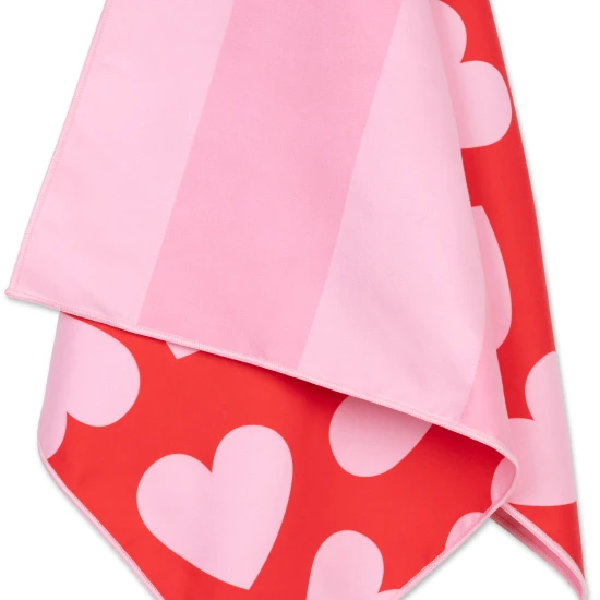 Gyorsan száradó mikroszálas strandtörölköző 135 x 65 cm Hearts Swim Essentials