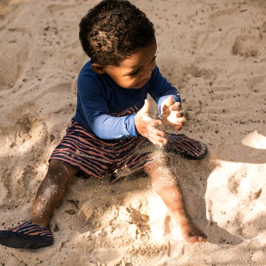 Gyerek fiú úszónadrág UPF 50+ Zebra Swim Essentials anyaggal