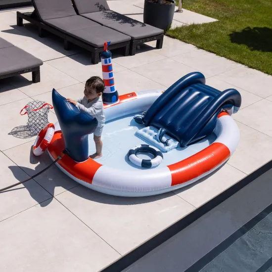 Felfújható medence csúszdával Kis tengerész 210 cm