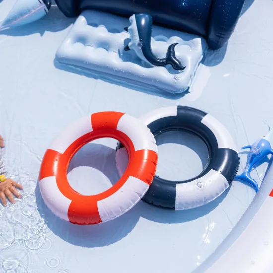 Felfújható medence csúszdával Kis tengerész 210 cm