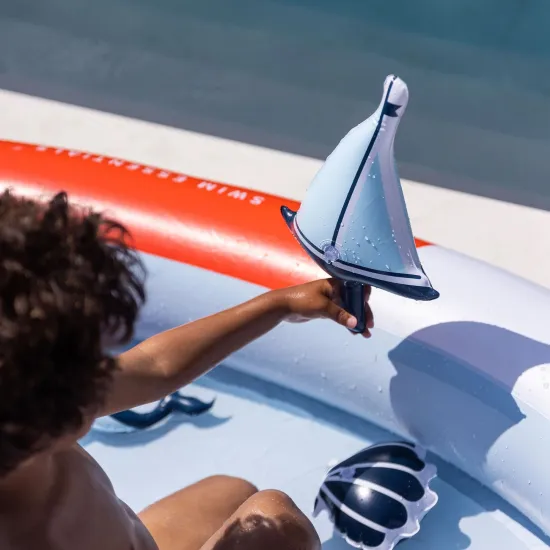 Felfújható medence csúszdával Kis tengerész 210 cm