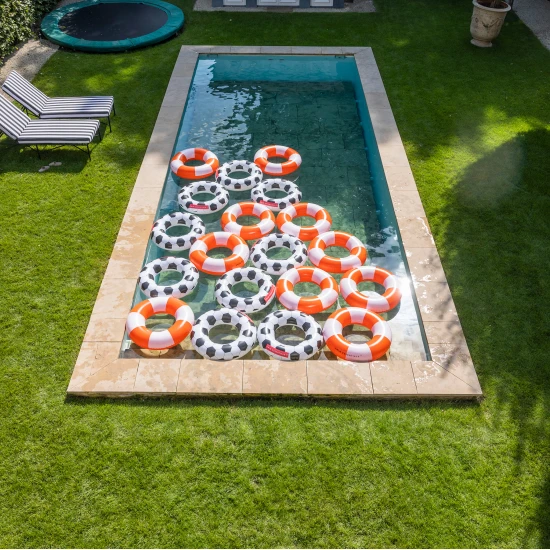 Swim Essentials Little Rescuer felfújható kerék - nagy, 90 cm-es csíkos kerék gyerekeknek és felnőtteknek