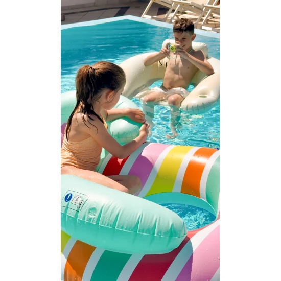 Nagy, felfújható kerék 2 személyes Color Rush 190 cm-es színes dizájnnal a Swim Essentials-tól - ideális a vízparti szórakozáshoz