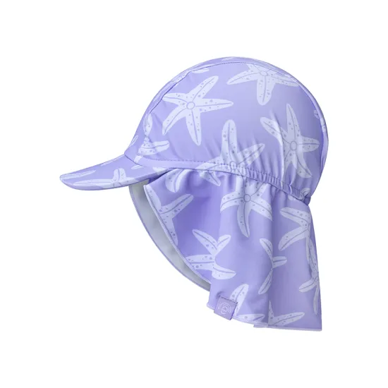 A Swim Essentials lila mintájú, nyakvédővel ellátott, praktikus nyári sapka megvédi a gyerekeket az UV sugárzástól.