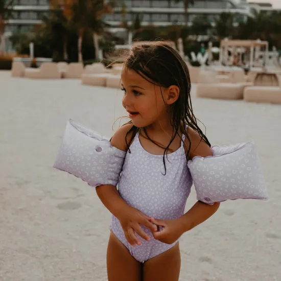 Fürdőruha UPF 50+ Lila Leoparddal a Swim Essentials-tól