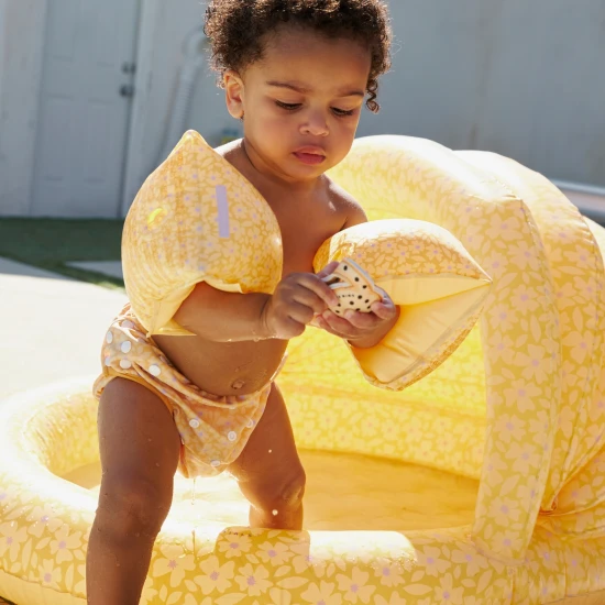 Felfújható gyermekmedence baldachinos Virágos sárga – sárga virágmintás medence.