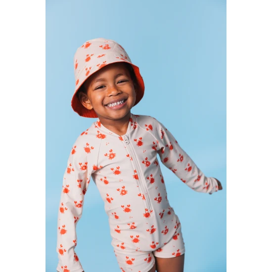 Kifordítható kalap gyerekeknek UPF 50+ - egyik oldalán rákmintával, másik oldalán egyszínű dizájnnal. Széles karimájú napvédelem.