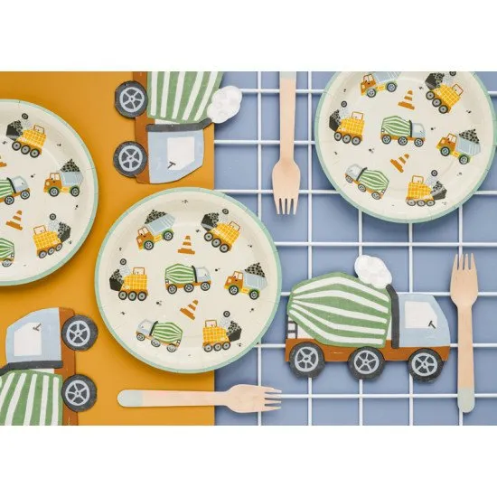 Játékautó formájú játékos szalvéták kis születésnapi bulikhoz.