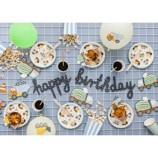 Játékautó formájú játékos szalvéták kis születésnapi bulikhoz.