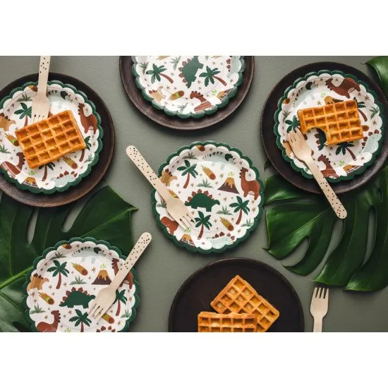 A dinoszaurusz motívummal díszített papírtányérok minden bulit felpezsdítenek.