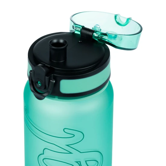 Tritan flakon Green 800 ml hurokkal és zárható fedéllel - ideális iskolai italokhoz.