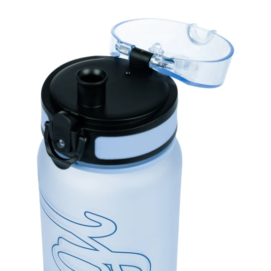 Tritan palack Dast Blue 800 ml zárható fedéllel és szűrővel gyümölcsitalokhoz - ideális iskolába és kirándulásra.