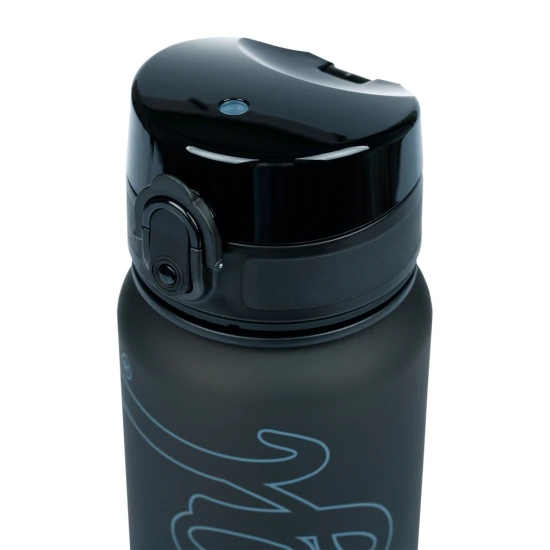 Tritán flakon Fekete 800 ml hurokkal és szűrővel, ideális iskolába, sportoláshoz és kirándulásokhoz, BPA, PVC és ftalát mentes.