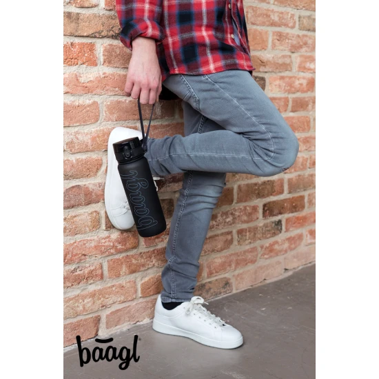 Tritán flakon Fekete 800 ml hurokkal és szűrővel, ideális iskolába, sportoláshoz és kirándulásokhoz, BPA, PVC és ftalát mentes.